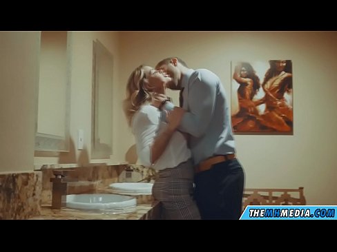 ❤️ Nalika pirang semok seduces sampeyan ing toilet umum ️❌ Saru keras ing jv.virtsextor.ru ❌
